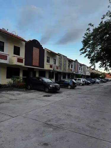 Keydis Pantoja Inzitu Realtors Vende Townhouse En Naguanagua Tazajal Residencias Villa Florencia Ii Solo Clientes