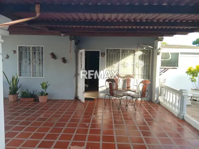 Se vende hermosa y actualizada casa en Los Puertos de Altagracia