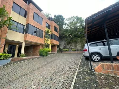 Townhouse En Venta Res. Lomas Alto, Lomas Del Este 31164