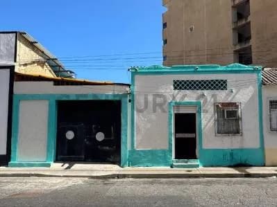 En venta casa en Puerto La Cruz para uso residencial/comercial