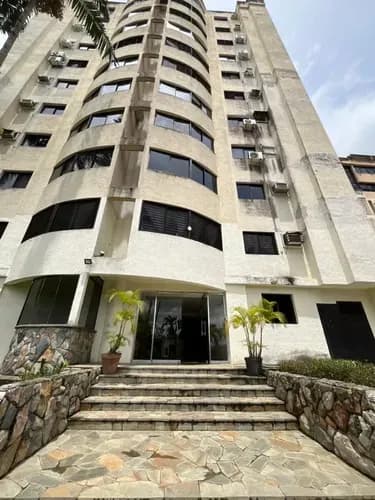 Daniel Ofrece En Venta Un Distinguido Apartamento Ubicado En *residencia Bosque Plaza* En La Urbanización El Bosque (solo Clientes) Db-rma