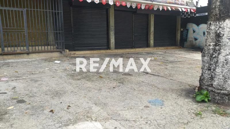 AMPLIO Y MAGNÍFICO LOCAL EN ALQUILER A PIE DE CALLE EN LOS DOS CAMINOS