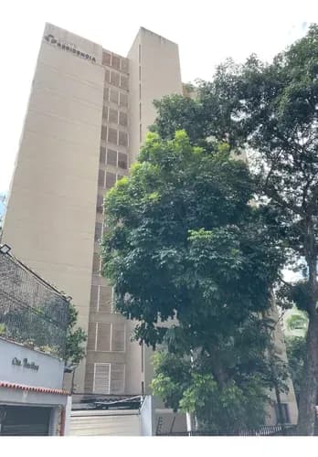 Vendo Lindo Y Acogedor Apartamento , Bello Piso De Parquet, Cocina Empotrada, Amplio Balcon Puede Ser Convertido En Habitacion, Se Deja Con Muebles, Maletero, Cerca Estación De Metro, Comercios