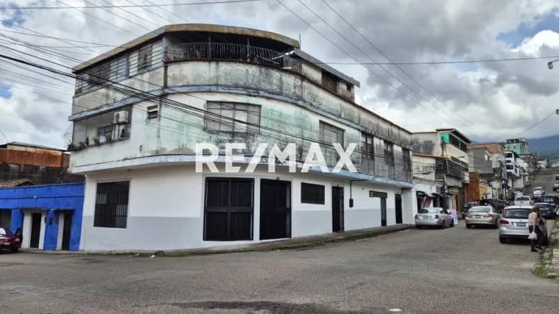 En Venta !! Y baja de precio! DOS locales en Barrio Obrero (esquinero)