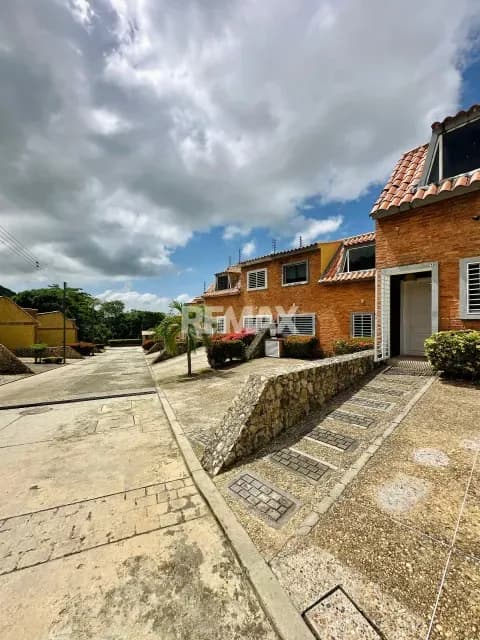 EN VENTA TOWN HOUSE EN EL CONJUNTO BELLO HORIZONTE CON EXCELENTES CONDICIONES, LISTO PARA DISFRUTAR.