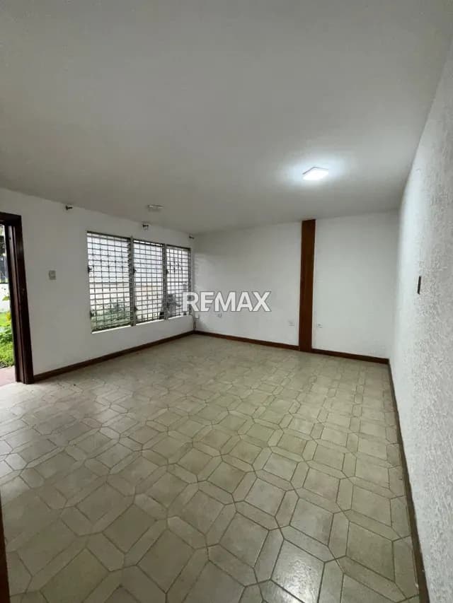 AMPLIA CASA EN VENTA