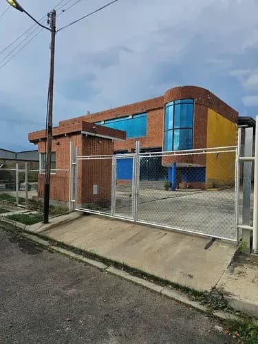 Yosmar Y Fernando Venden Galpon Industrial En Los Guayos Valencia