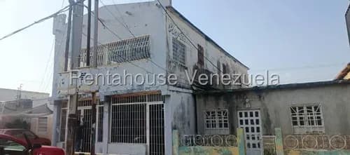 Local Comercial Con Vivienda En Venta Cabimas, Av. Miraflores Mls# 26-18873 Z R