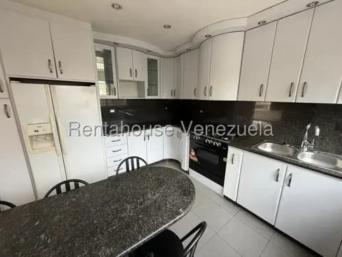 Espectacular Y Amplio Apartamento En Alquiler En Excelente Edficio Del Paraiso 26-19848 Hgk