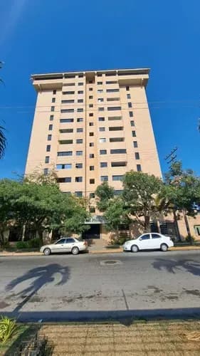 Alquiler De Apartamento Semi-amoblado En Mañongo Res. Trébol Plaza