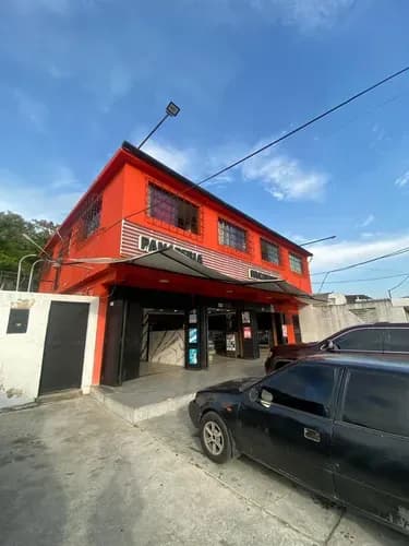 Hermanas Mota Venden Panadería Pan Nuestro En Urb. Los Jarales