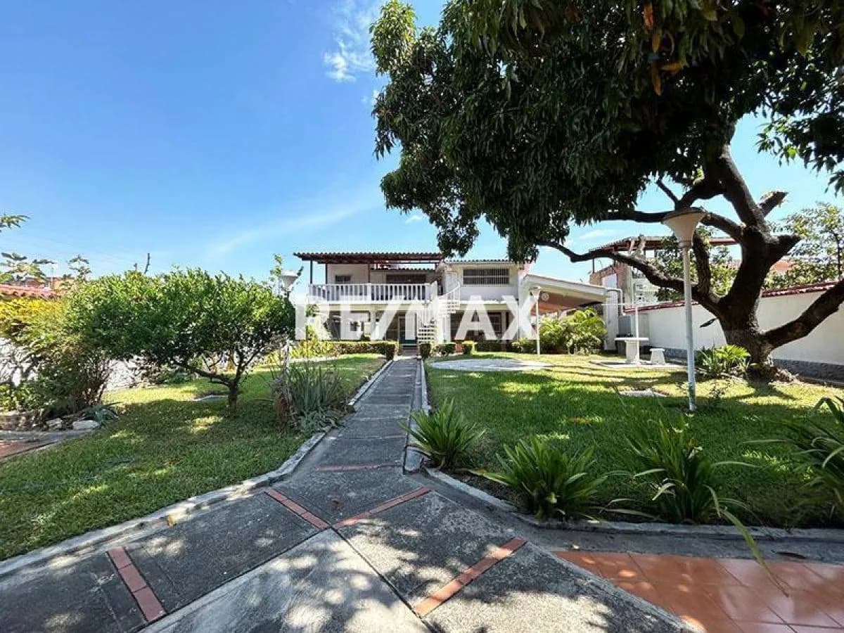 HERMOSA CASA EN VENTA URB. LA HACIENDITA, CAGUA