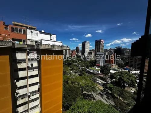(cliente Directo) Venta 26-19614 Descubre Este Amplio Y Luminoso Apartamento De 102 Mtrs, Con Vista Imponente. Ubicado Sobre La Av. Libertador.
