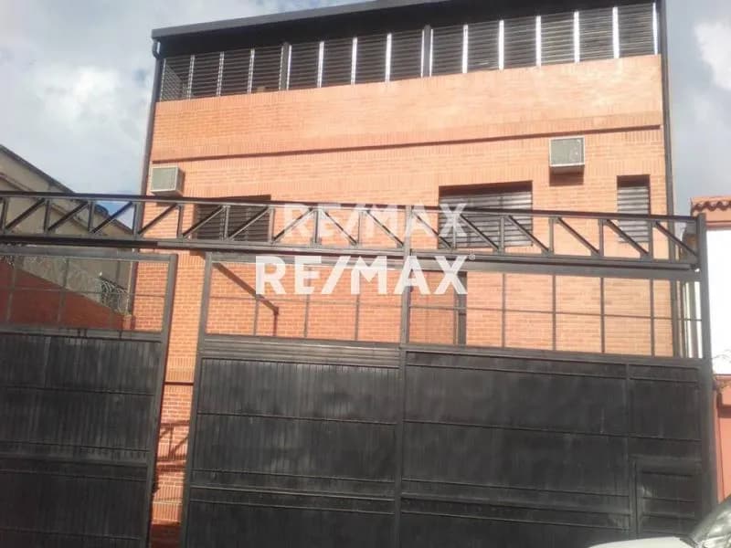 MAGNÍFICO GALPÓN EN VENTA EN LOS ROSALES