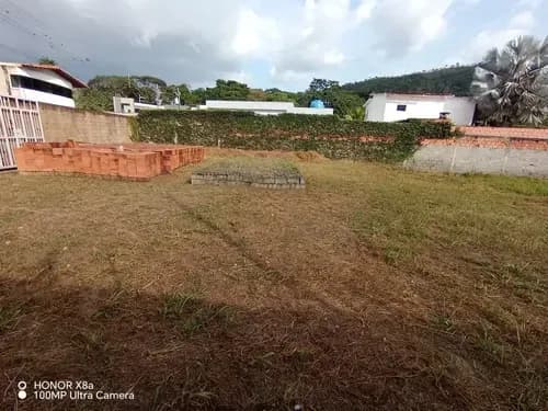Terreno En Venta Urbano En El Sector La Cumaca San Diego, 1000 Mts2 Con Los Servicios. Cv