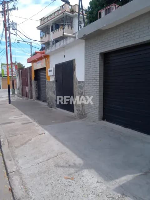 Se Alquila Local Comercial a Pie de Calle Excelente Ubicación.