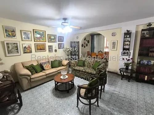 Venta De Apartamento De Gran Tamaño Piso Bajo En La Trigaleña Valencia Diana C 26-19269