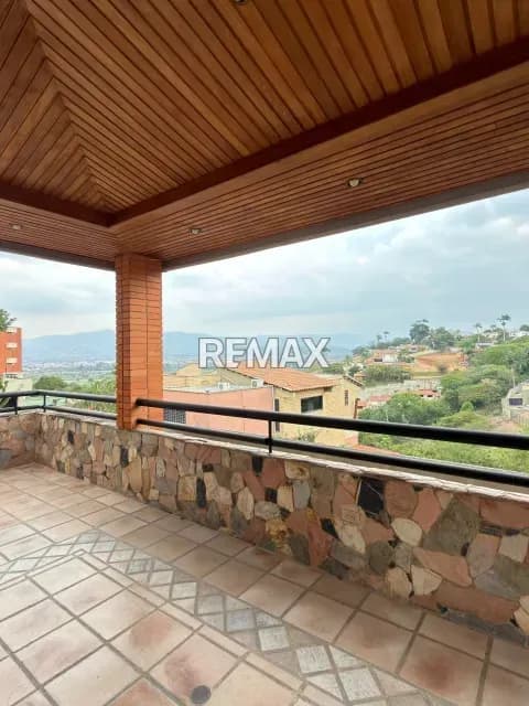 Quinta Urb. El Pedregal I