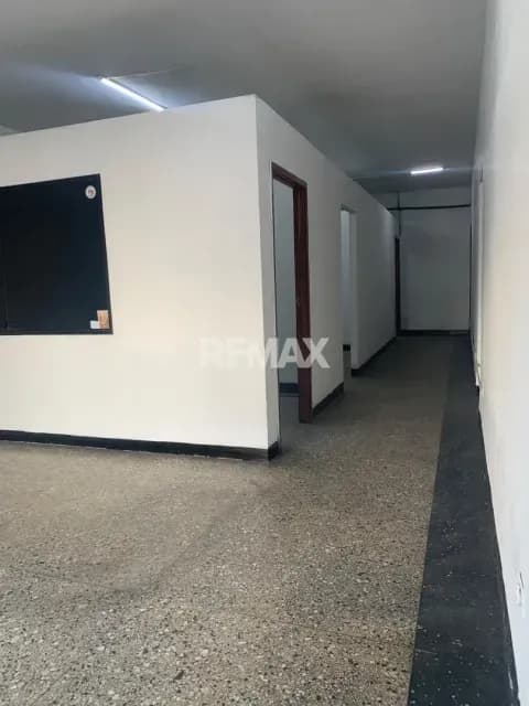 Alquiler amplio local centro de Barquisimeto a pie de calle