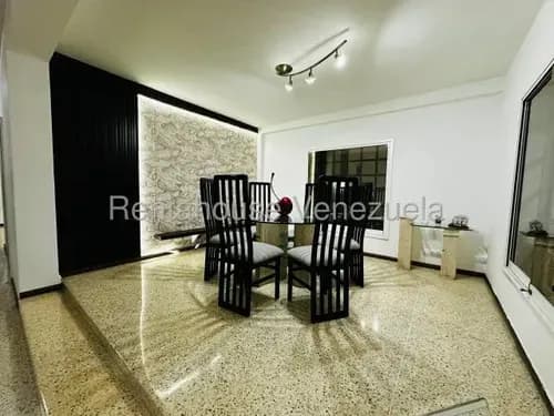Tonwhouse En Venta Ubicado En Villas El Sol Ii,equilibrio Perfecto Entre Elegancia Moderna Y Funcionalidad #26-14151 Rm