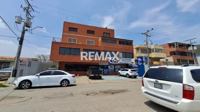 SE VENDE OFICINA EN COLINAS DEL NEVERI
