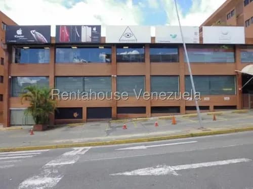 Se Ofrece En Alquiler Un Imponente Local Comercial A Pie De Calle En La Boyera Con Una Superficie Total De 613,73 M2, Ubicado Estratégicamente En La Avenida Intercomunal La Trinidad-el Hatillo. Mfl529