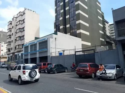Venta De Cómoda Oficina En Pleno Centro De Caracas, Con 5 A 7 Estaciones De Trabajo, (oficentro Edal) Cerca A Ministerios, Bancos; Con Vias De Acceso A La Av Urdaneta, Libertador Y Bolivar.