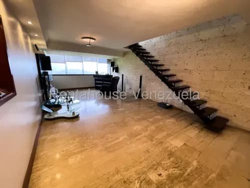 Nc Apartamento En Venta En Urb. Miranda Con Terraza 26-8938