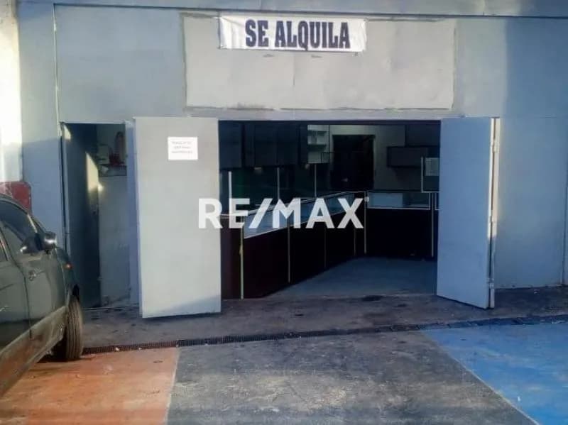 Alquiler de local en la av presidente medina a pie de calle