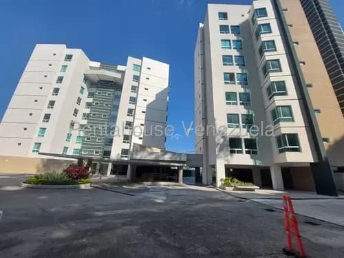 Apartamento De Lujo Y Prestigio En Venta Ubicado En La Lagunita Country Club 26-18318
