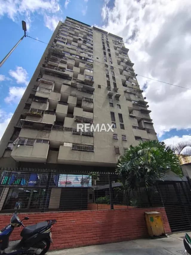 APARTAMENTO EN ALQUILER EN LA AVENIDA LECUNA AL LADO DEL METRO FRENTE A PARQUE CENTRAL