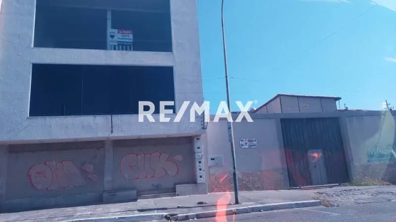 Edificio Comercial en Venta Carrera 19 entre calles 13 y 14 Zona Este - Barquisimeto