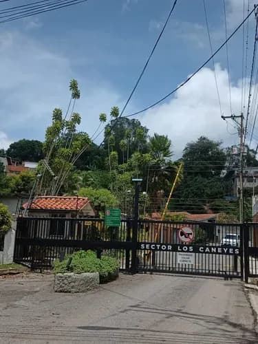 El Mejor Terreno En Colinas De Carrizal, Totalmente Plano En 2 Terrazas, Tiene Entrada Doble: Sector Los Caneyes Y Por Corralito, Totalmente 1.599,60 M2. Trato Directo Con Dueño