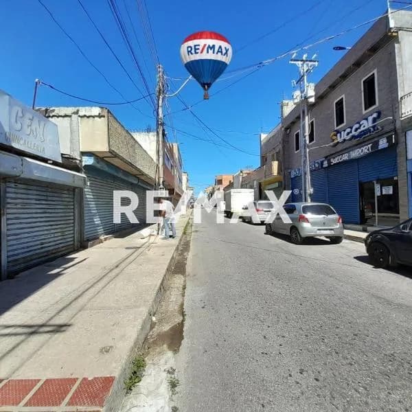 EN ALQUILER CENTRICO LOCAL COMERCIAL DE 2 NIVELES, CALLE MARIÑO ENTRE ZAMORA Y MANEIRO, PORLAMAR, ISLA DE MARGARITA.