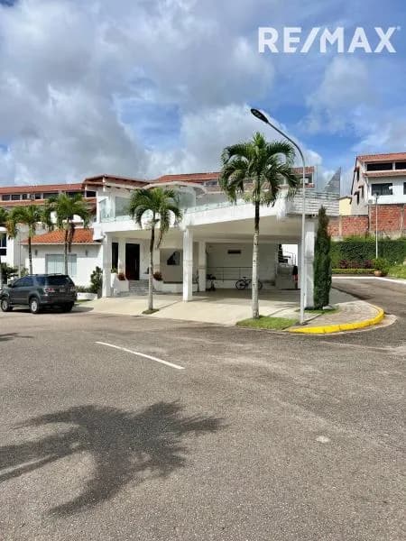 SE VENDE CASA EN URB. COUNTRY GARDENS CLUB