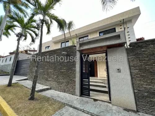 Ms: 26-11793 Vendemos Espectacular Casa Remodelada En Macaracuay. A=1400m2, 4h, 8b, 6p.