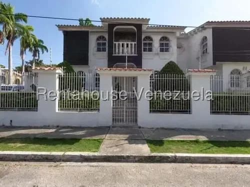 Maribel Morillo Asesor Inmobiliario De Rentahouse Vende Impactante Casa-quinta Ubicada En Conjunto Privado De Colinas De Santa Rosa Al Este De Barquisimeto 25-16978 Lara