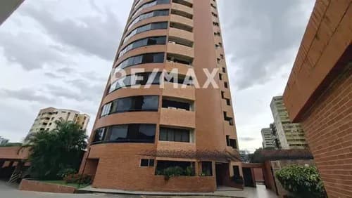 En Exclusiva Venta De Amplio Apartamento En Res. Ineska Mañongo. 225 Mts. Un Apartamento Por Piso, Ubicación Estratégica Cerca De Supermercados Y Centros Comerciales. Rg