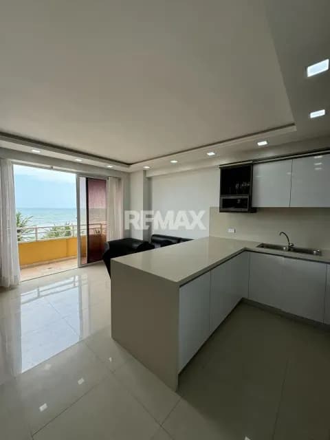 EN VENTA APARTAMENTO MODERNO, UBICADO EN PLENA CARRETERA NACIONAL MORON-CORO, CON SALIDA A LA PLAYA EN EDIFICIO MARIAN SUITE.
