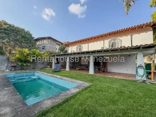 Quinta En Cumbres De Curumo: 1.200m2 Terreno Y 387m2 Const. Calle Privada Con Seguridad. 4 Hab, 4 Baños, Jardín Y Potencial Único. Privacidad Y Libertad Para Su Familia. ¡inversión Inteligente!