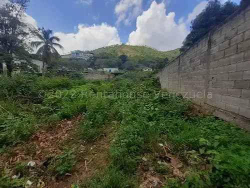En San Juan De Los Morros Terreno En Venta Urb Las Palmas Db 25-18290