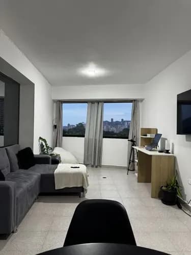 En Alquiler Apartamento Ubicado En El Parral Residencias Normandia (yh)