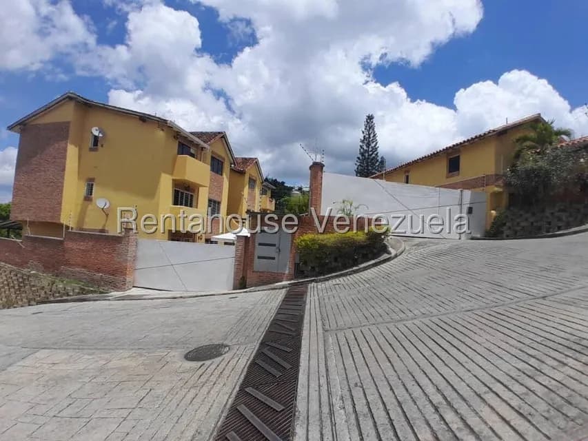 Townhouse (Duplex) en Venta en La Union, Distrito Metropolitano