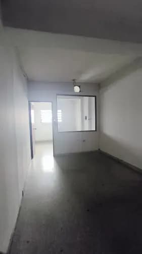 Local En Avenida Lisandro Alvarado Valencia Sirve Para Venta De Repuestos En Avenida Con Alto Trafico Vehicular