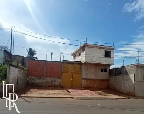 Galpón Abierto Con Área De Oficinas Y Depósito Lr