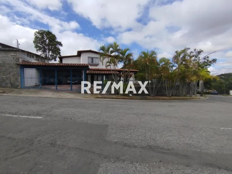 CASA EN VENTA - URB MACARACUAY