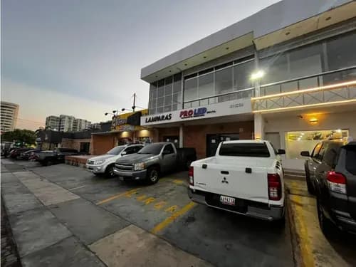 Local Comercial En Alquiler En El Corazón Del Viñedo