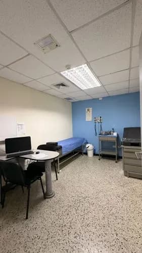 Consultorios En Centro Médico Quirúrgico De Higuerote, Miranda