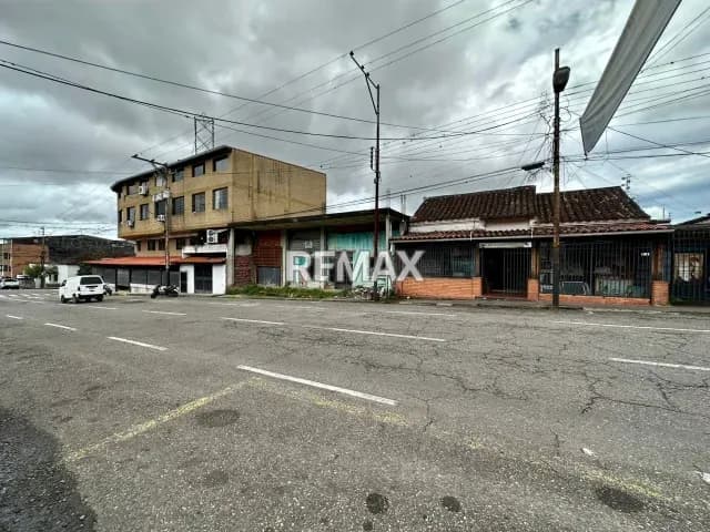 En VENTA Casa a pie de calle BARRIO OBRERO Uso Comercial Antigua Marqueteria Santa Ana