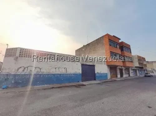 Rentahouse Del Este Vende 2 Locales Con 2 Apartamentos Incluidos En Centro De Barquisimeto, Cód, 26-9562, Ideal Para Emprender Cualquier Tipo De Negocio.